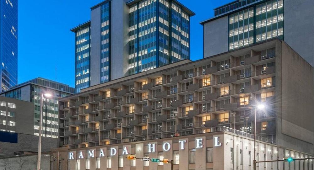 Ramada Plaza By Wyndham Calgary Downtown Hotel Exterior foto