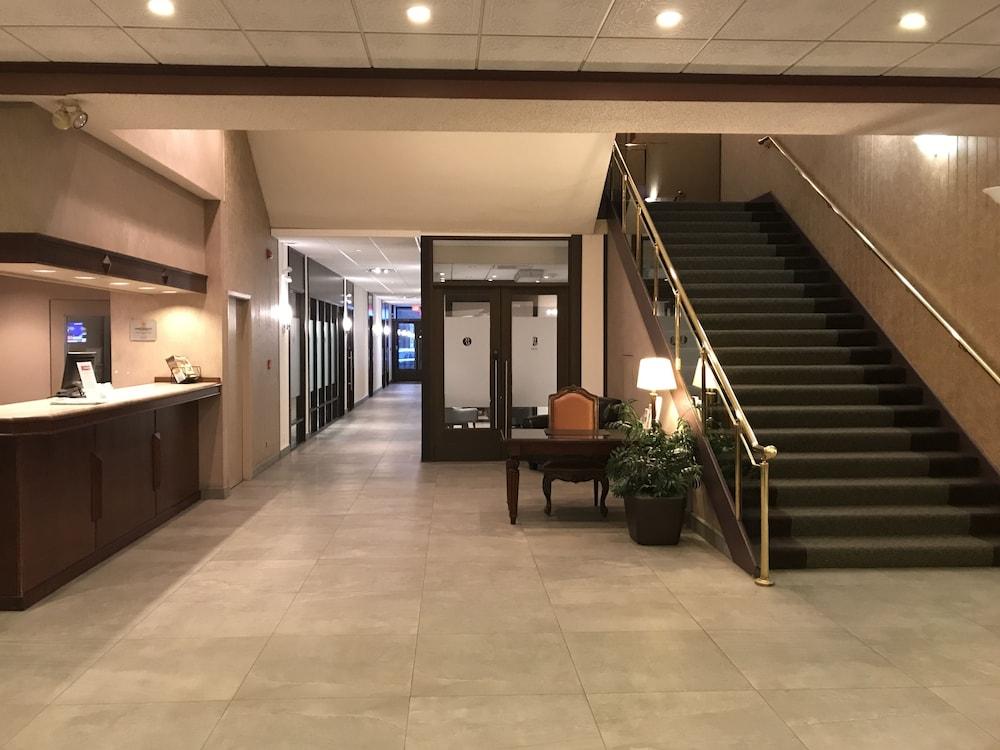 Ramada Plaza By Wyndham Calgary Downtown Hotel Exterior foto
