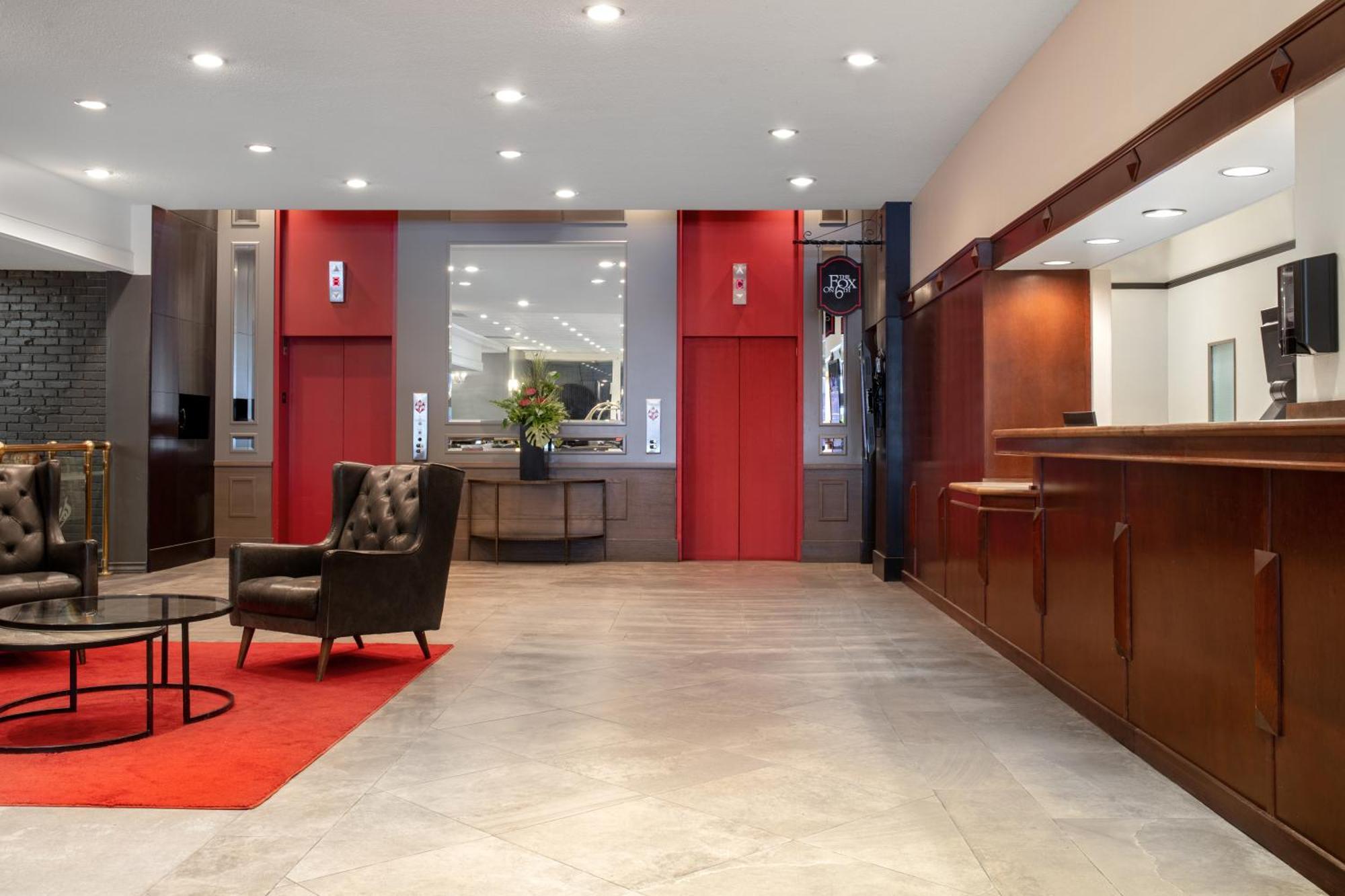 Ramada Plaza By Wyndham Calgary Downtown Hotel Exterior foto