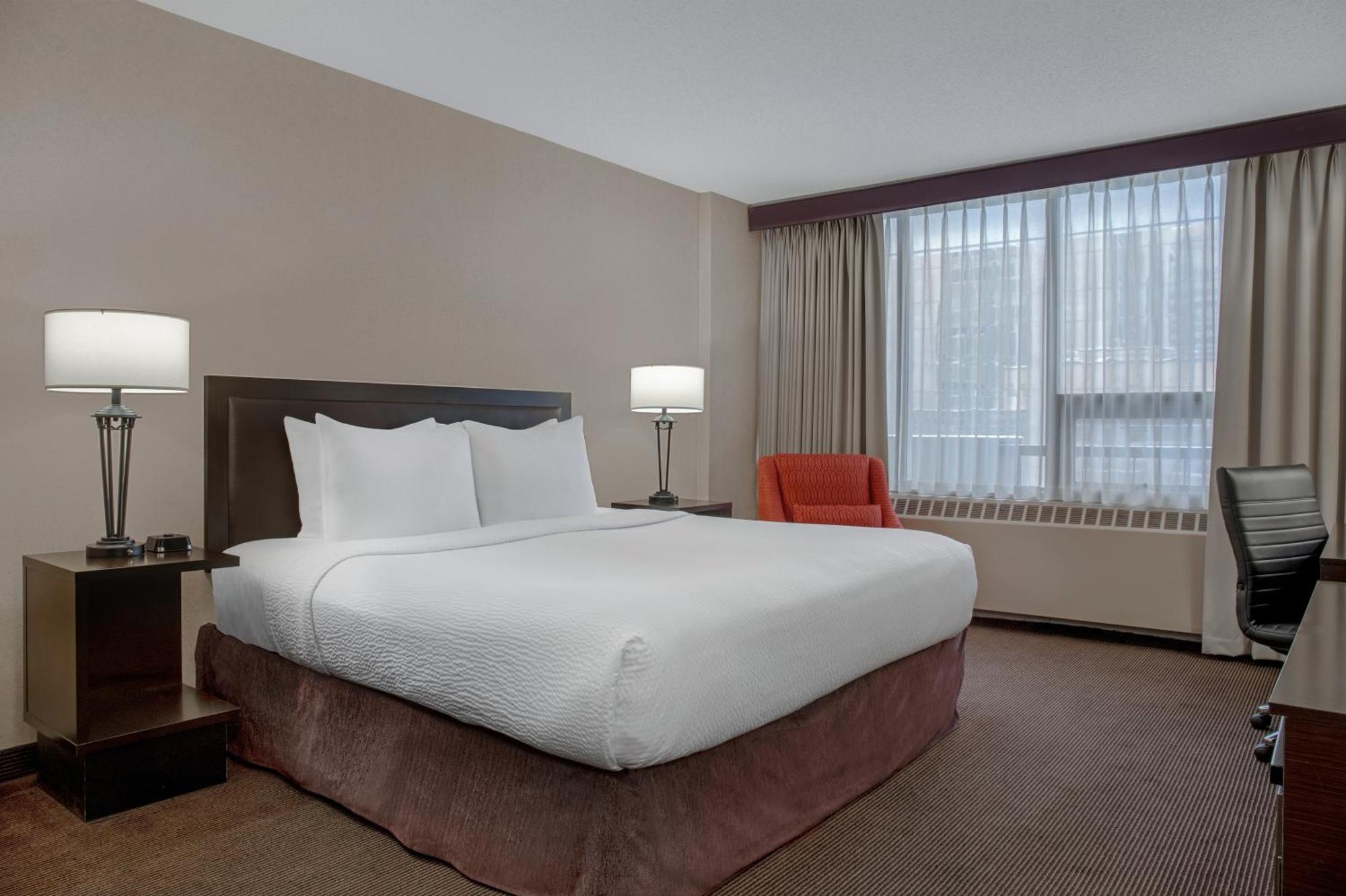 Ramada Plaza By Wyndham Calgary Downtown Hotel Exterior foto
