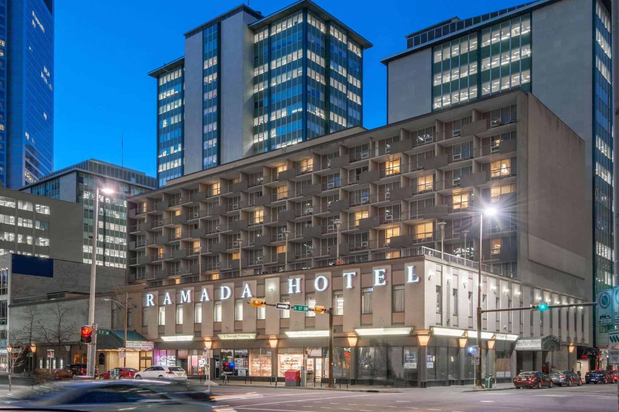 Ramada Plaza By Wyndham Calgary Downtown Hotel Exterior foto