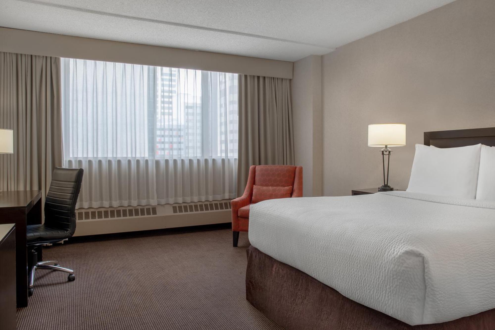 Ramada Plaza By Wyndham Calgary Downtown Hotel Exterior foto