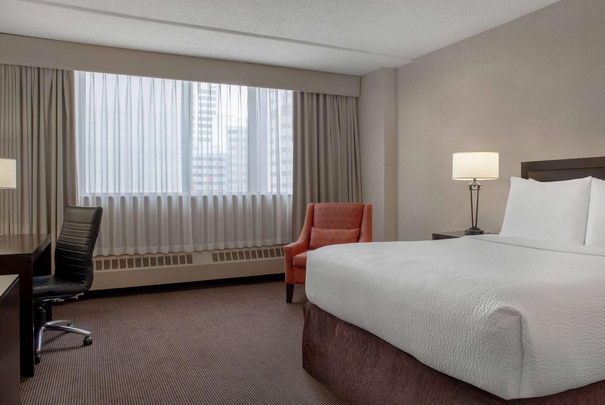 Ramada Plaza By Wyndham Calgary Downtown Hotel Exterior foto