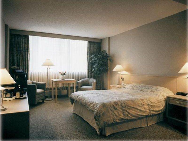 Ramada Plaza By Wyndham Calgary Downtown Hotel Exterior foto
